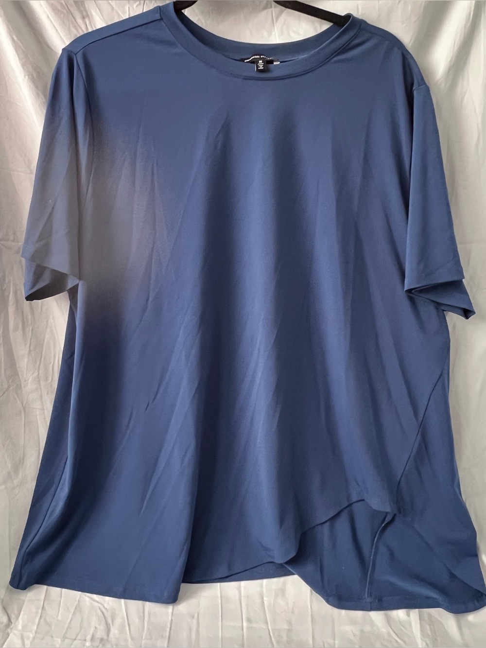 NWT UNIVERSAL STANDARD DRESS TEE SIZE MEDIUM (18-20)